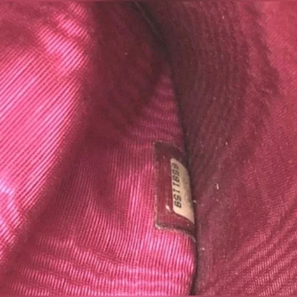 💯 Authentic Chanel Pink Caviar Leather Wallet with Iconic CC Logo🌸 - Picture 9 of 10